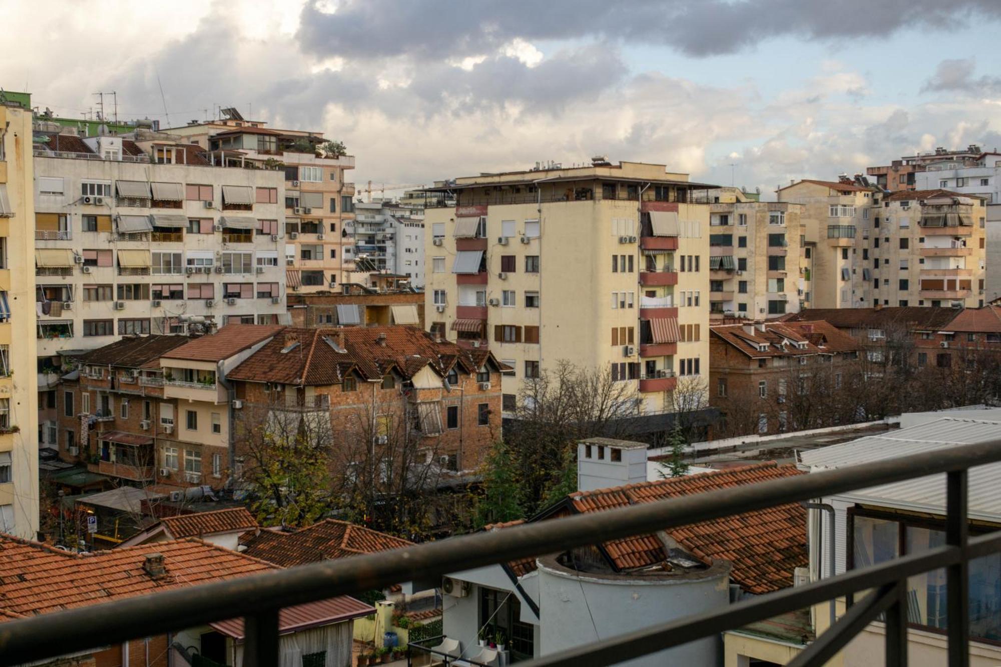 Bllok Bright Private Bedrooms With Private Bathroom On Shared Apartment Tirana Buitenkant foto