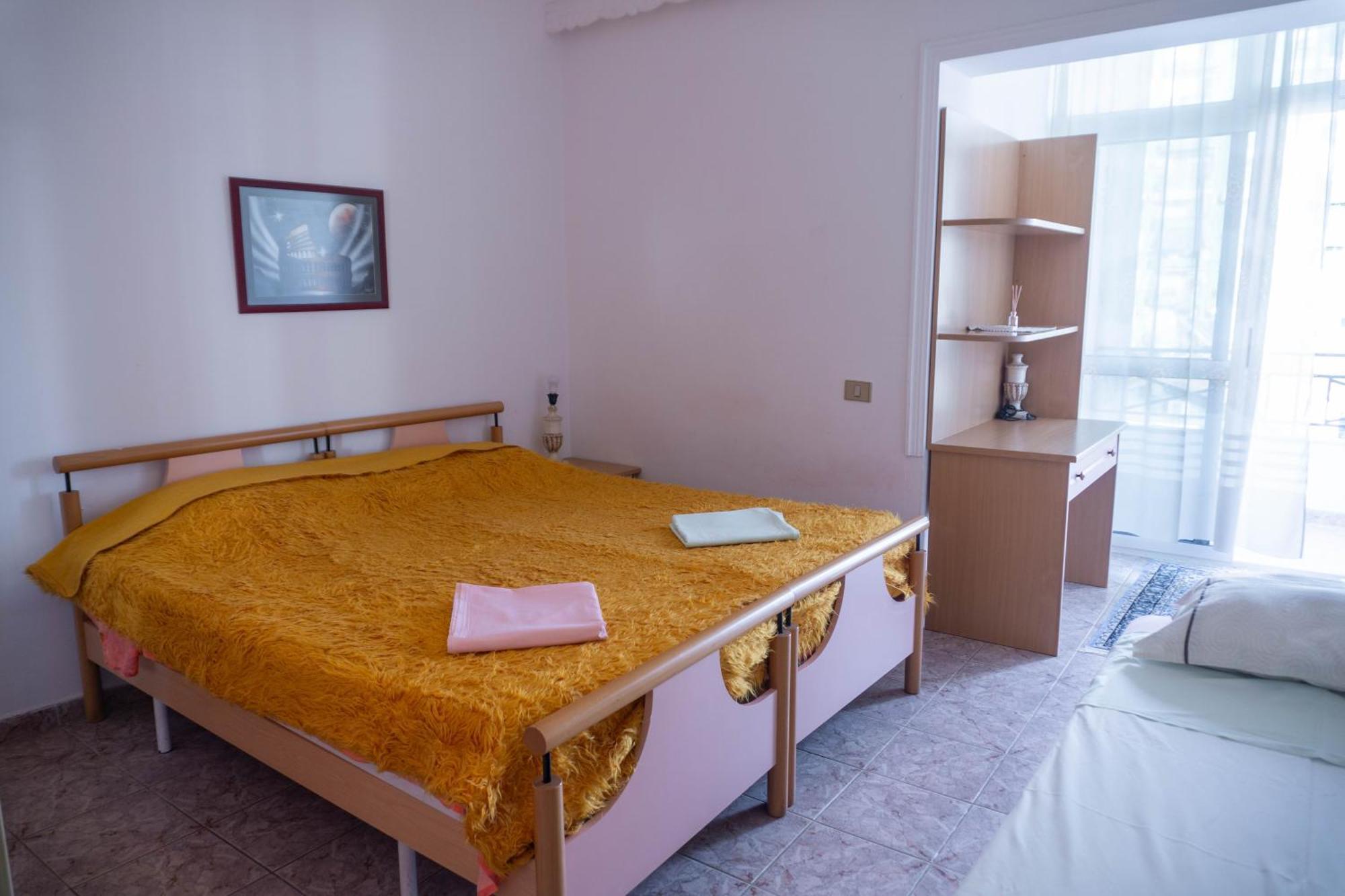 Bllok Bright Private Bedrooms With Private Bathroom On Shared Apartment Tirana Buitenkant foto