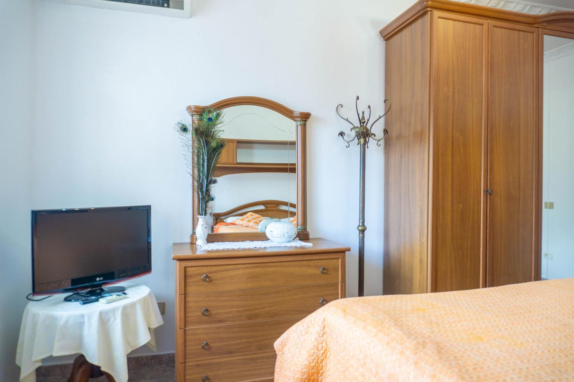 Bllok Bright Private Bedrooms With Private Bathroom On Shared Apartment Tirana Buitenkant foto