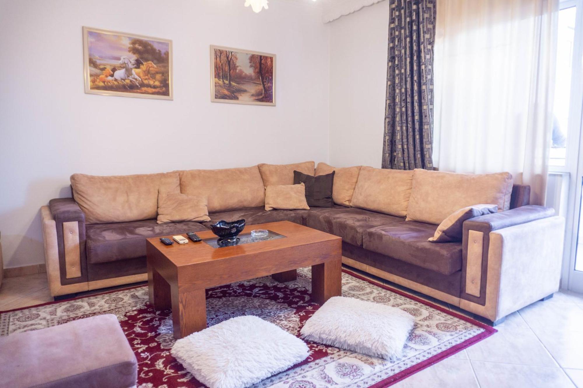 Bllok Bright Private Bedrooms With Private Bathroom On Shared Apartment Tirana Buitenkant foto