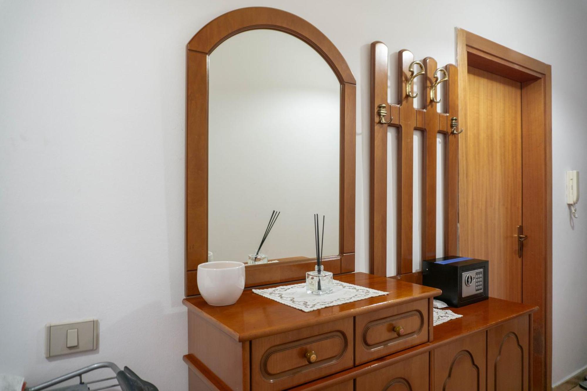 Bllok Bright Private Bedrooms With Private Bathroom On Shared Apartment Tirana Buitenkant foto