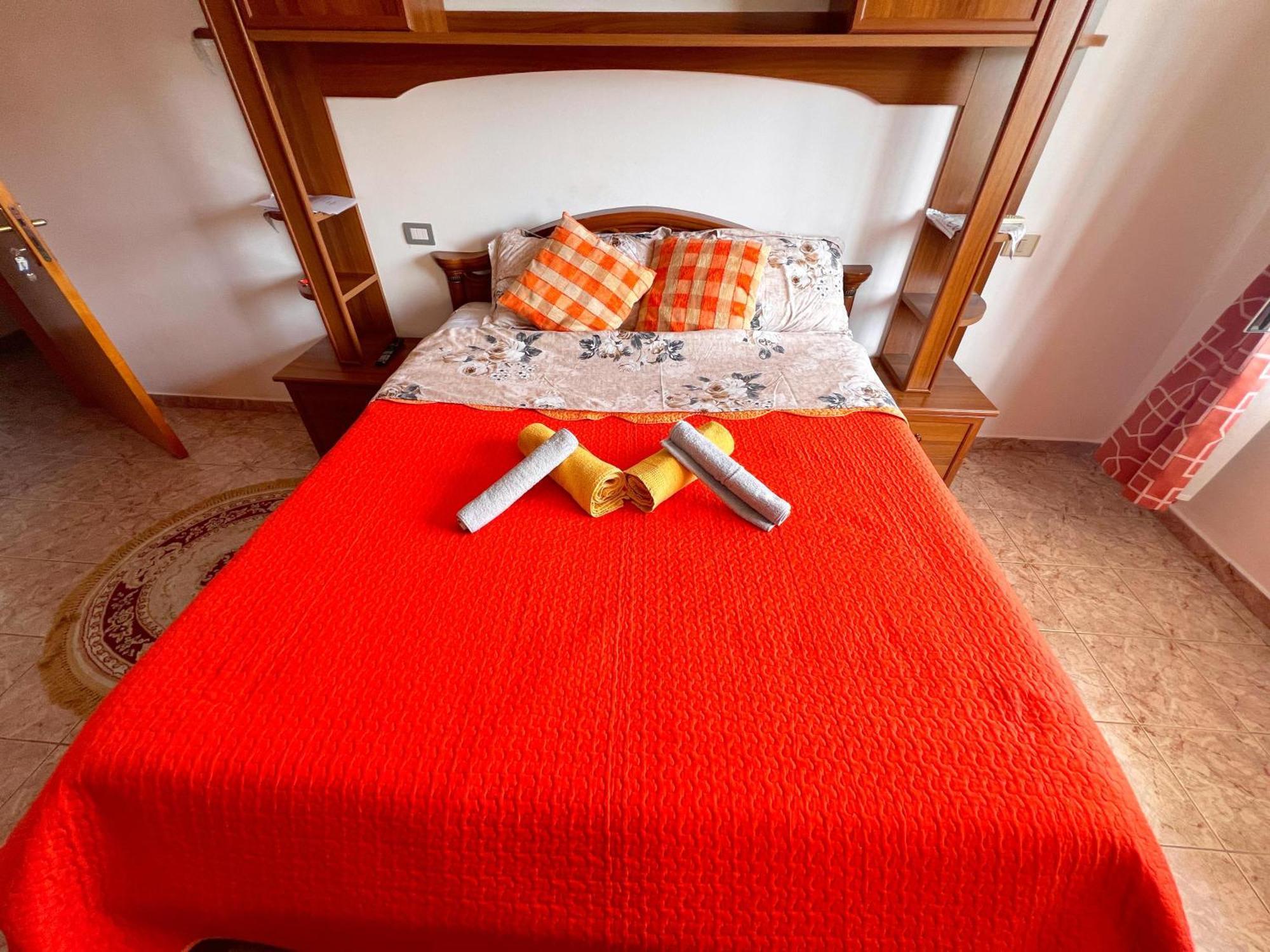 Bllok Bright Private Bedrooms With Private Bathroom On Shared Apartment Tirana Buitenkant foto